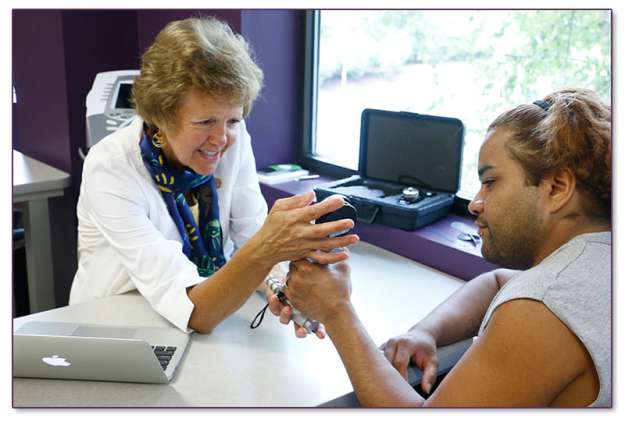 Cheryl Kunkle, assisting a patient with a Hand/Wrist issue.